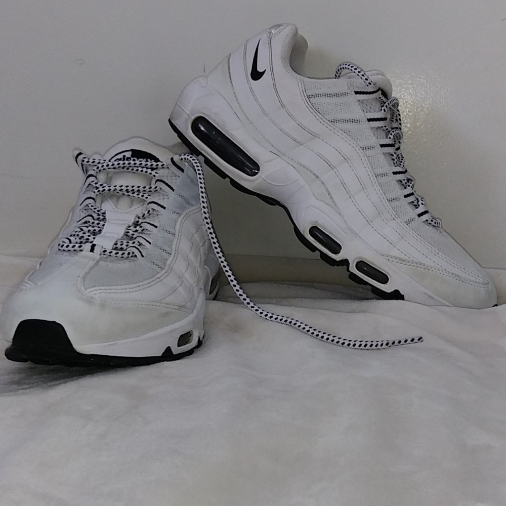 White Nike air max 95 shoes